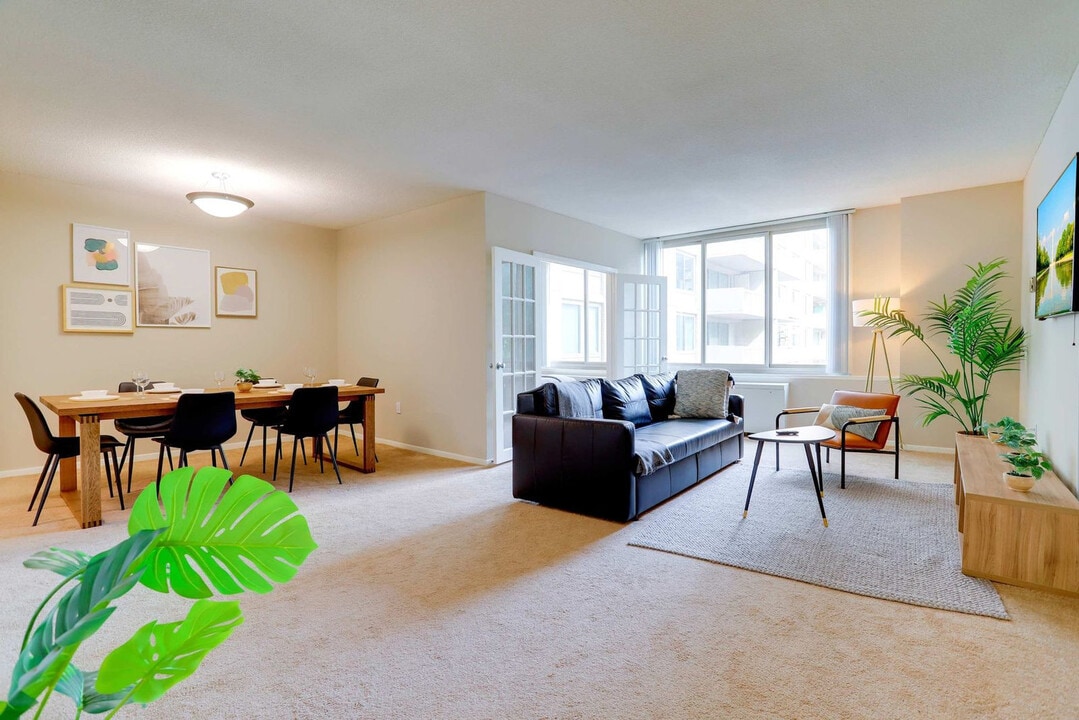 1600 S Eads St in Arlington, VA - Building Photo