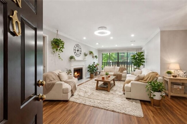 23214 Plantation Dr NE