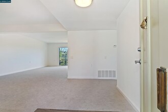 1565 Rockledge Ln in Walnut Creek, CA - Building Photo - Building Photo