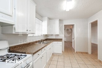 3021 W Camelback Rd in Phoenix, AZ - Foto de edificio - Building Photo