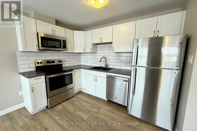 1277 Commissioners Rd W in London, ON - Building Photo - Building Photo