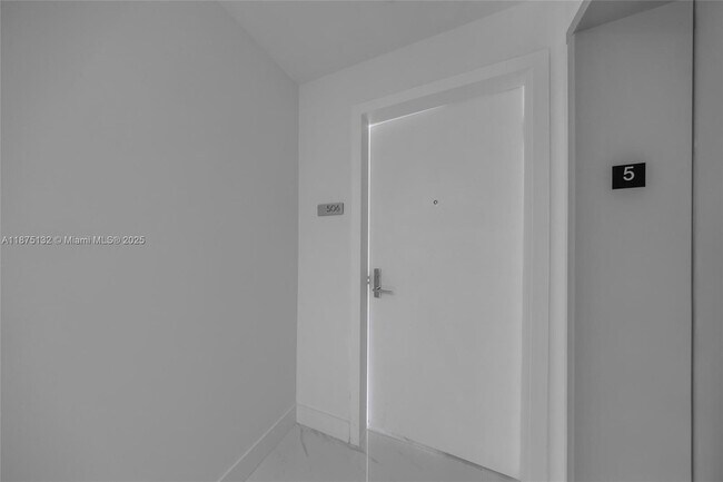 700 NE 24th St, Unit 506 in Miami, FL - Building Photo - Building Photo