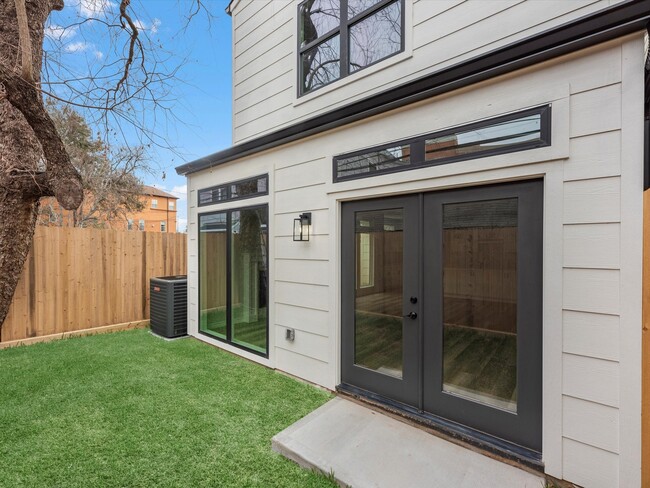 property at 1319 W Bell St