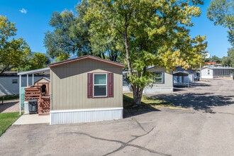 Lazy Days Mobile Home Village in Colorado Springs, CO - Foto de edificio - Primary Photo
