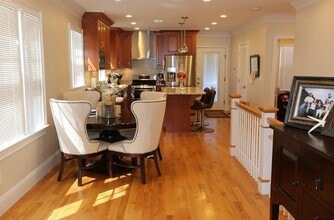 7 Acron Rd, Unit 1 in Brookline, MA - Foto de edificio - Building Photo