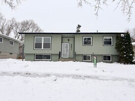 2671 4th Ave NE in Rochester, MN - Building Photo