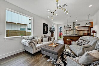 201 Tillery Square in Austin, TX - Building Photo - Building Photo