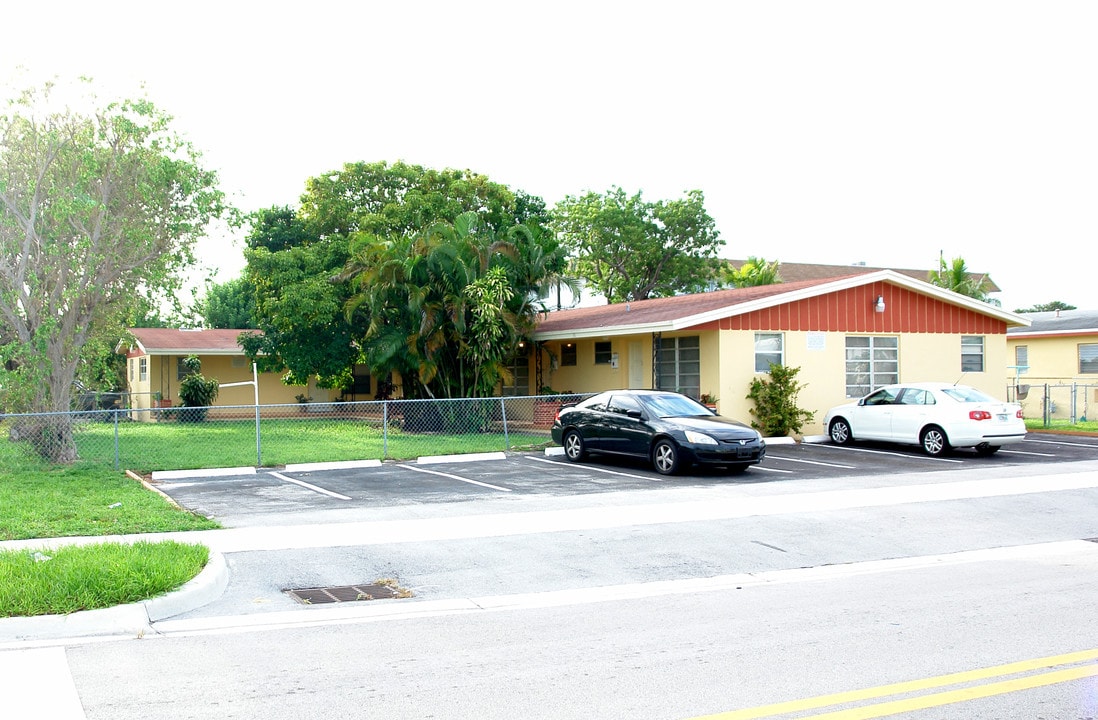 1870-1878 NE 161 St in Miami, FL - Foto de edificio