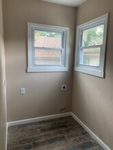 321-321 Caroline St in Janesville, WI - Building Photo - Building Photo