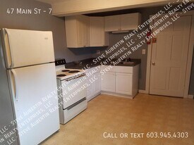 47 Main St in Pittsfield, NH - Building Photo