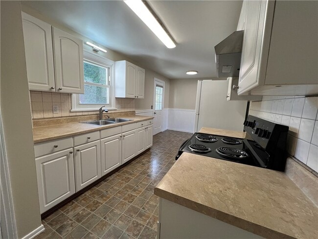 1165 Whitney Road East in Fairport, NY - Building Photo - Building Photo