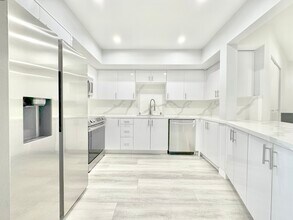 1230 Princeton St in Santa Monica, CA - Building Photo - Building Photo