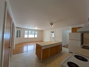 53 Dummerston Station Rd in Putney, VT - Building Photo - Building Photo