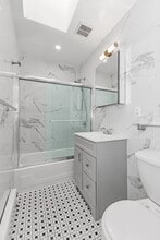 318 E 62nd St, Unit 5A in New York, NY - Foto de edificio - Building Photo