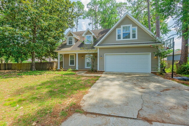 4064 11th St in Niceville, FL - Foto de edificio - Building Photo
