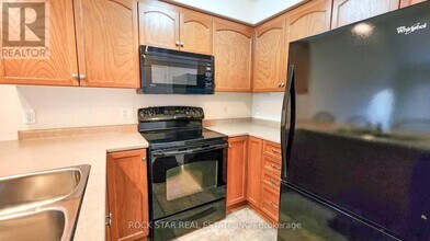 21 Bluegrass Crescent in St Catharines, ON - Building Photo - Building Photo