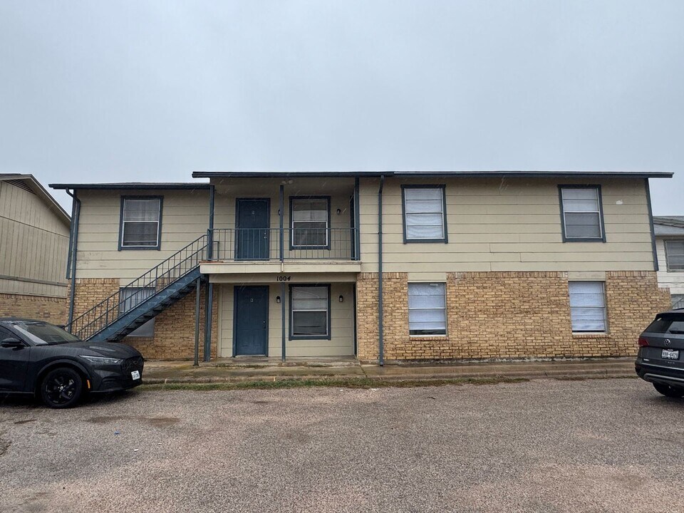 1004 Eastside Dr in Killeen, TX - Building Photo
