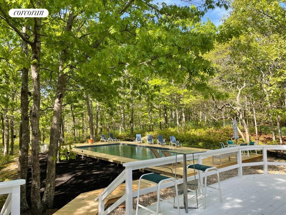 19 Dongan Way in East Hampton, NY - Foto de edificio