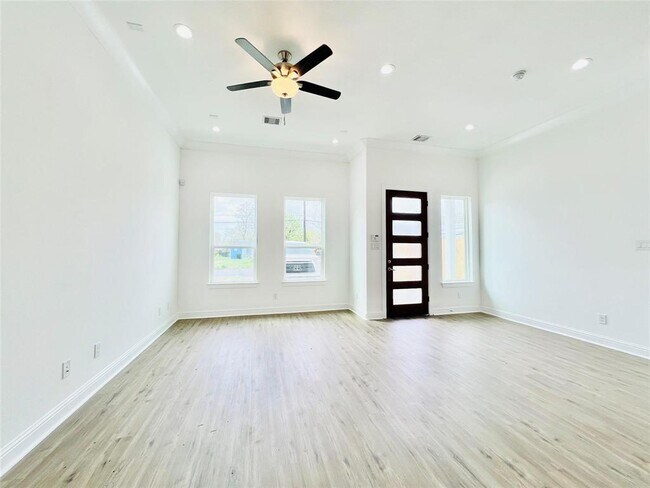 7315 Iwo Jima Rd-Unit -A in Houston, TX - Foto de edificio - Building Photo