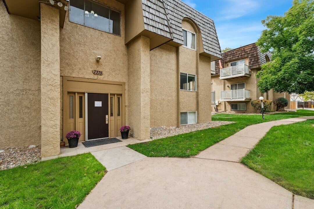 7375 E Quincy Ave in Denver, CO - Building Photo