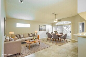 1126 Brookwood Bluff Rd E in Jacksonville, FL - Foto de edificio - Building Photo