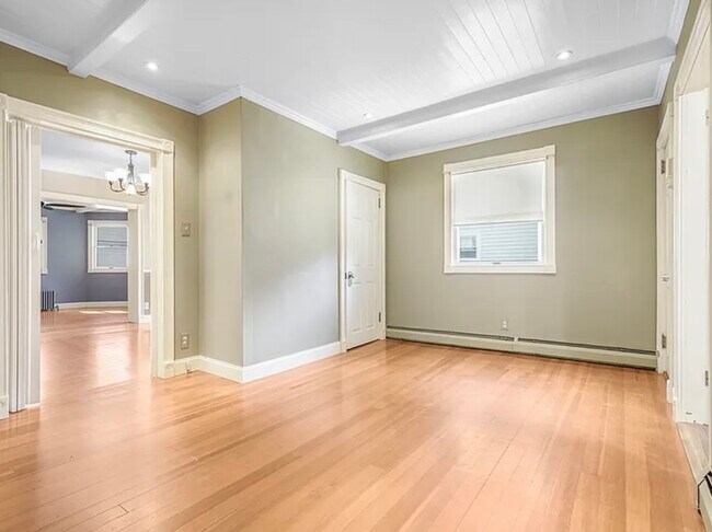 475 Tecumseh St, Unit Unit 1 in Fall River, MA - Building Photo - Building Photo