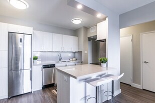 125 Lawton Blvd. in Toronto, ON - Building Photo