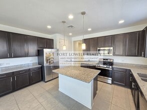 6456 E Via Jardin Verde in Tucson, AZ - Building Photo - Building Photo