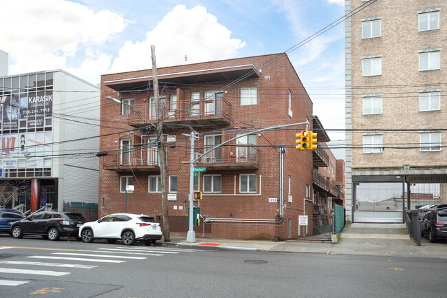 1806 Voorhies Ave in Brooklyn, NY - Foto de edificio - Building Photo