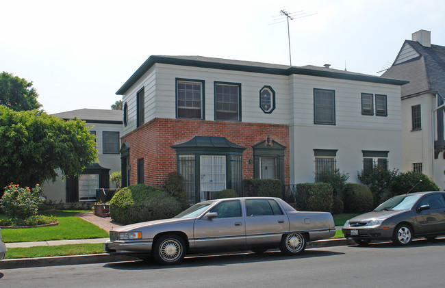 130 N Sweetzer Ave in Los Angeles, CA - Building Photo - Building Photo