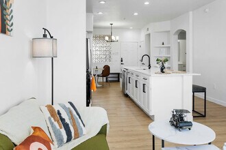 9450 W Cabela Dr in Glendale, AZ - Foto de edificio - Building Photo