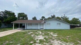 4911 Danny Boy Cir in Orlando, FL - Building Photo
