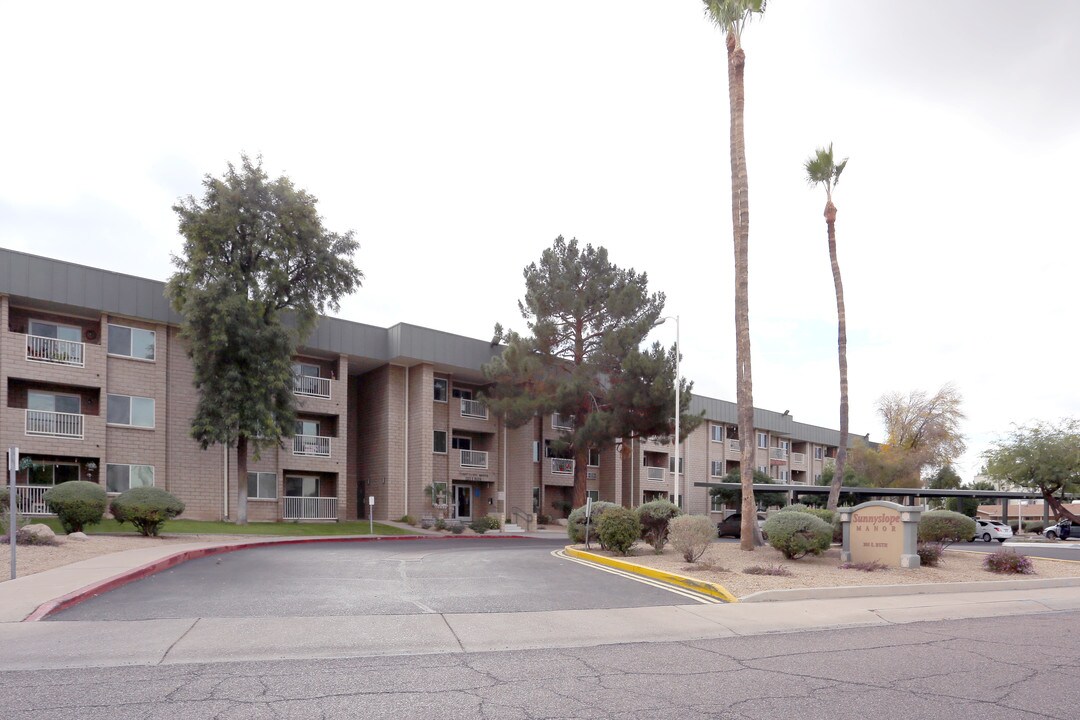 Sunnyslope Manor in Phoenix, AZ - Foto de edificio
