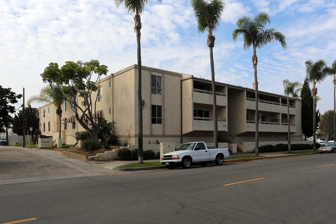 Villa Corona in Coronado, CA - Building Photo
