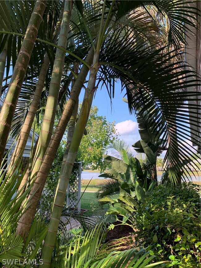 131 Bristol Ln in Naples, FL - Building Photo - Building Photo