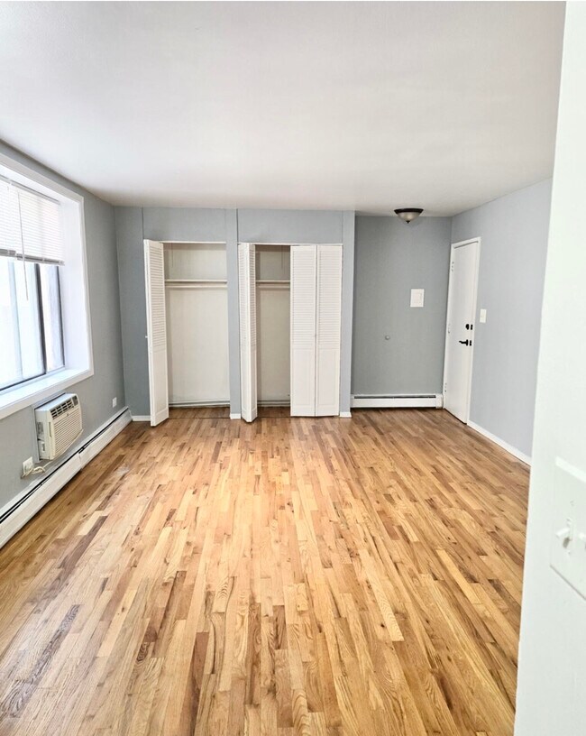 1515 W Morse Ave, Unit STUDIO in Chicago, IL - Building Photo - Building Photo