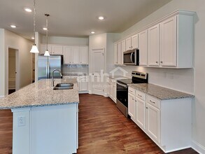 824 Headland Wy in Canton, GA - Building Photo - Building Photo
