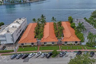 2160 E Bay Harbor Dr in Bay Harbor Islands, FL - Building Photo