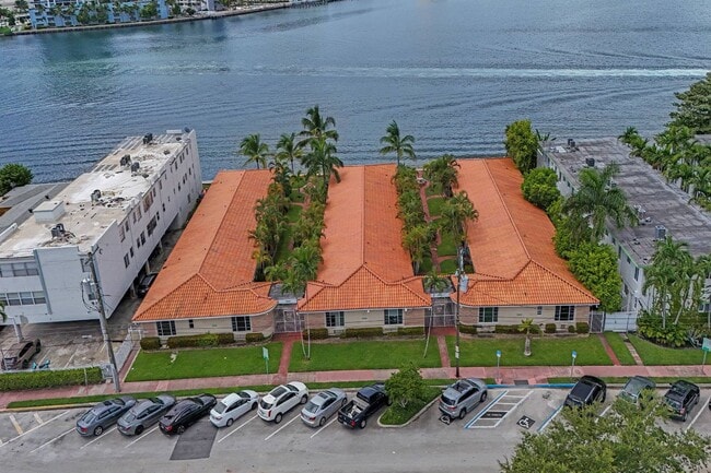 property at 2160 E Bay Harbor Dr
