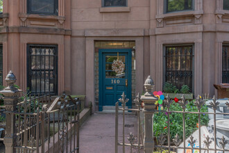 160 Prospect Pl in Brooklyn, NY - Foto de edificio - Building Photo