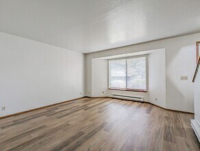7412 Lower Ridge Rd in Everett, WA - Building Photo - Building Photo