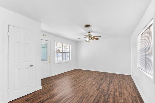 7443 Magnolia St in Houston, TX - Foto de edificio - Building Photo