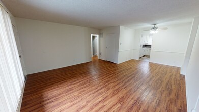 825 S. WINDSOR in Los Angeles, CA - Building Photo - Interior Photo