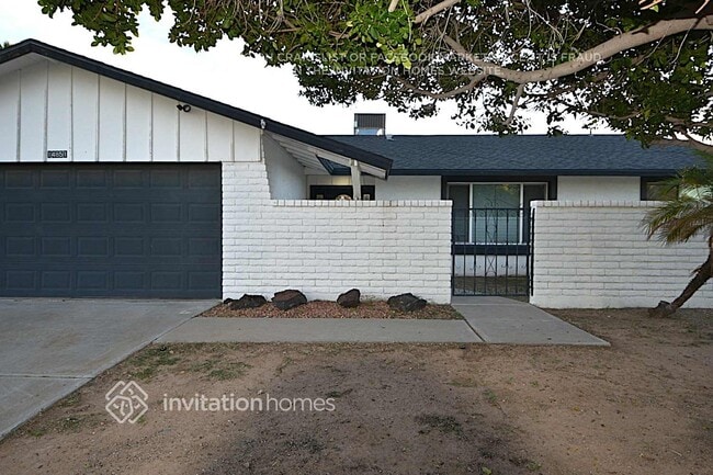 property at 11033 N 57th Dr