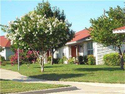 300 E 3rd St in Burnet, TX - Foto de edificio