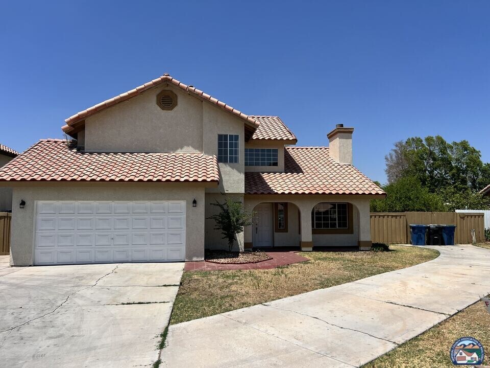 623 Paseo Del Emperador in Calexico, CA - Building Photo