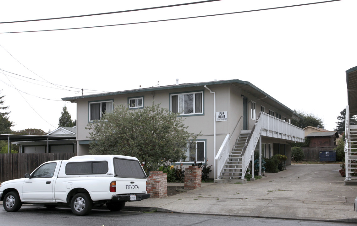 142 Berkshire Ave in Redwood City, CA - Building Photo