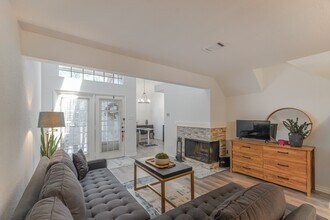 16800 Sugar Pine Dr in Houston, TX - Building Photo - Building Photo