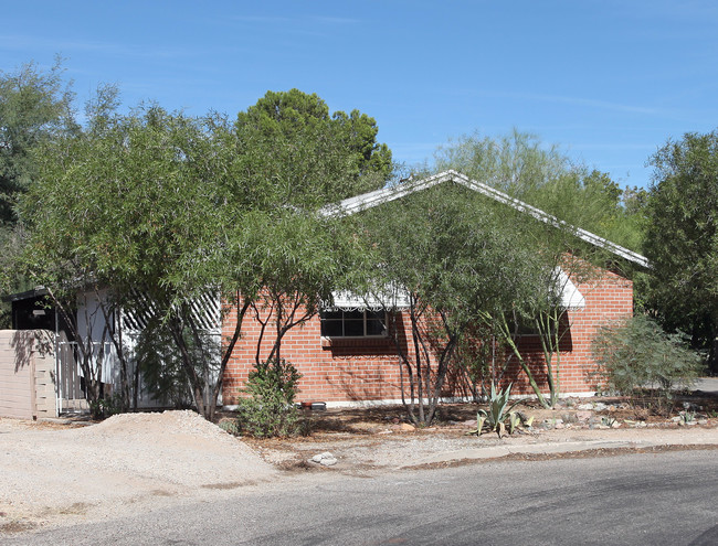 2823-2825 E Loretta Dr in Tucson, AZ - Building Photo - Building Photo