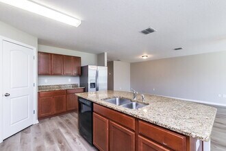 11849 Valhalla Woods Dr in Riverview, FL - Building Photo - Building Photo